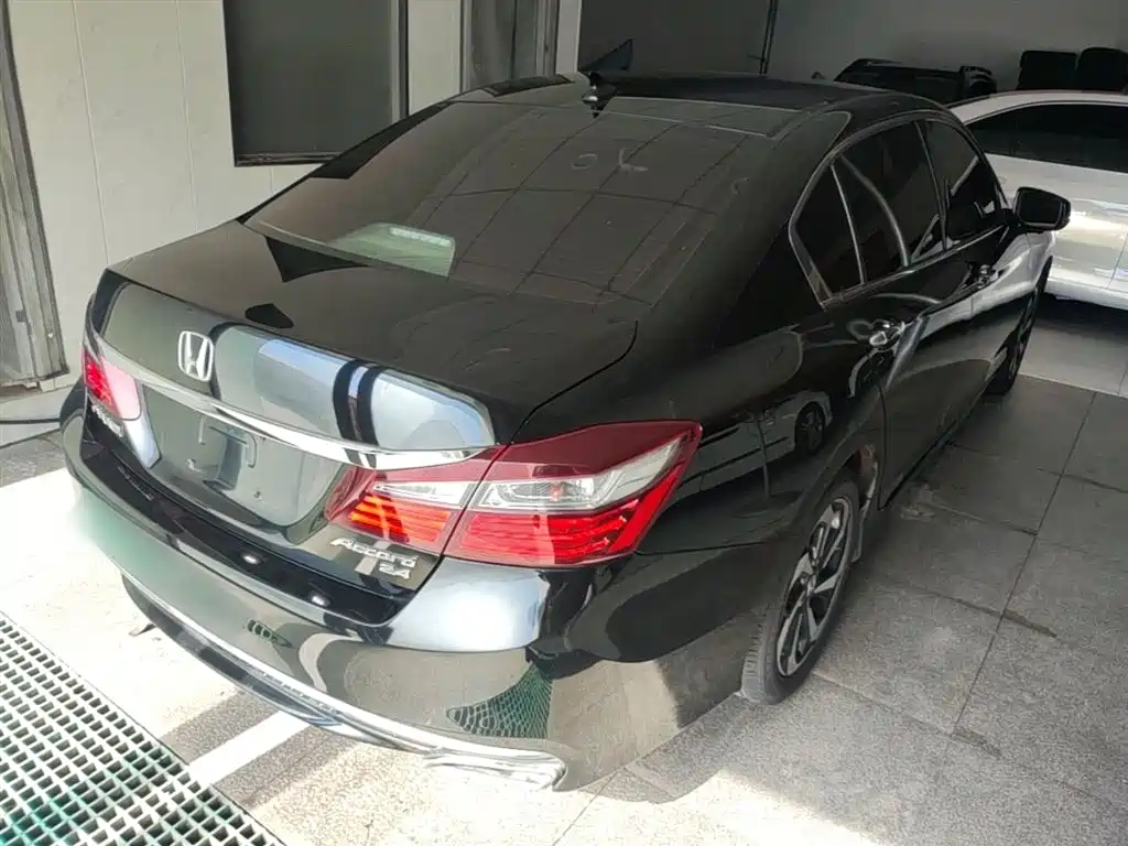 Honda Accord 2016 — фото 7