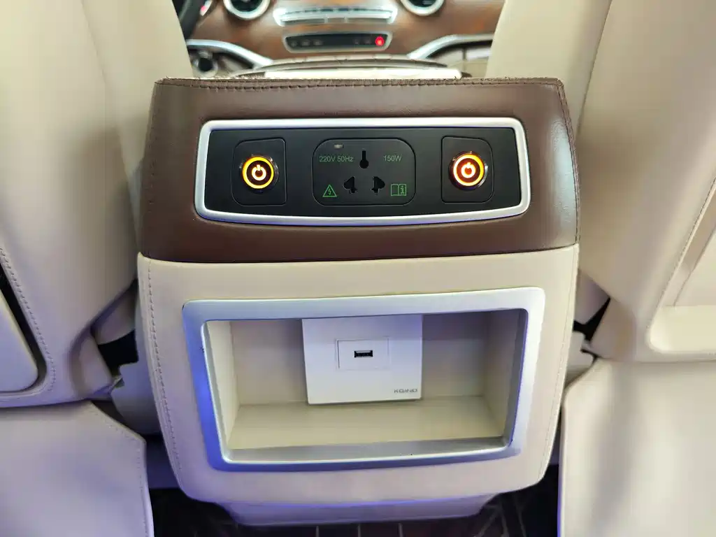 Mercedes-Benz V-Class 2020 — фото 27