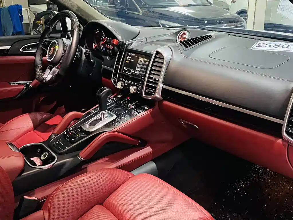 Porsche Cayenne 2016 — фото 11