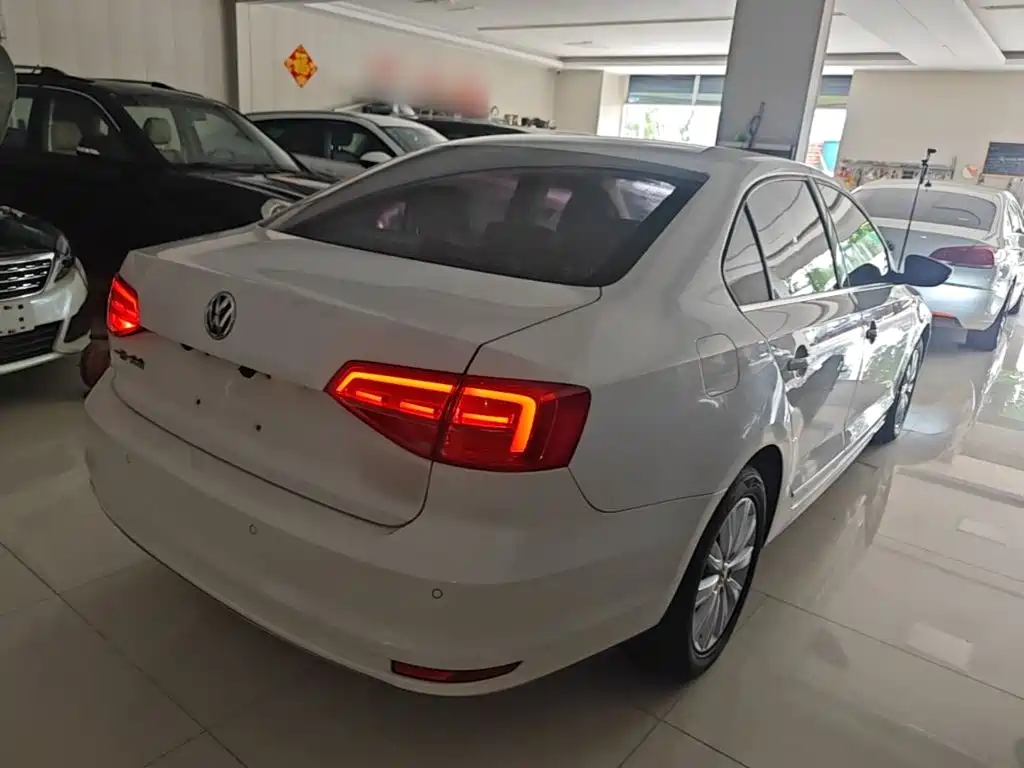 Volkswagen Sagitar 2016