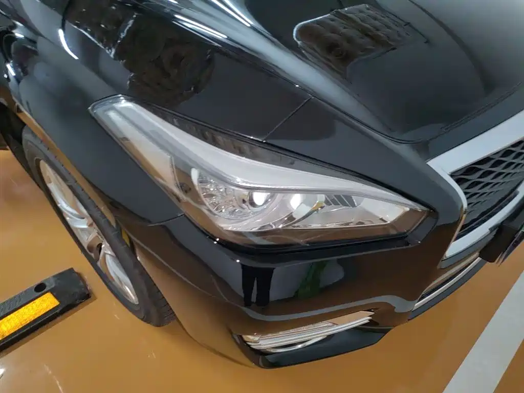 Infiniti Q70 2016