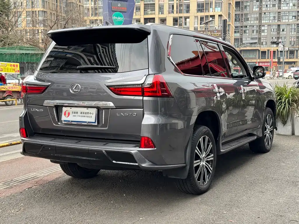 Lexus LX 2018 — фото 22