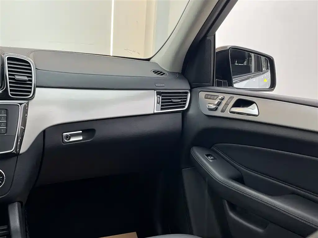 Mercedes-Benz GLE AMG 2018 — фото 31