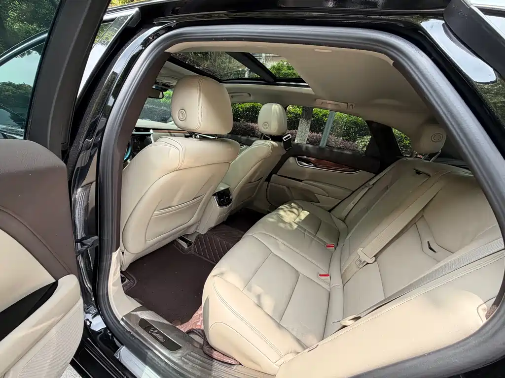 Cadillac XTS 2017 — фото 10