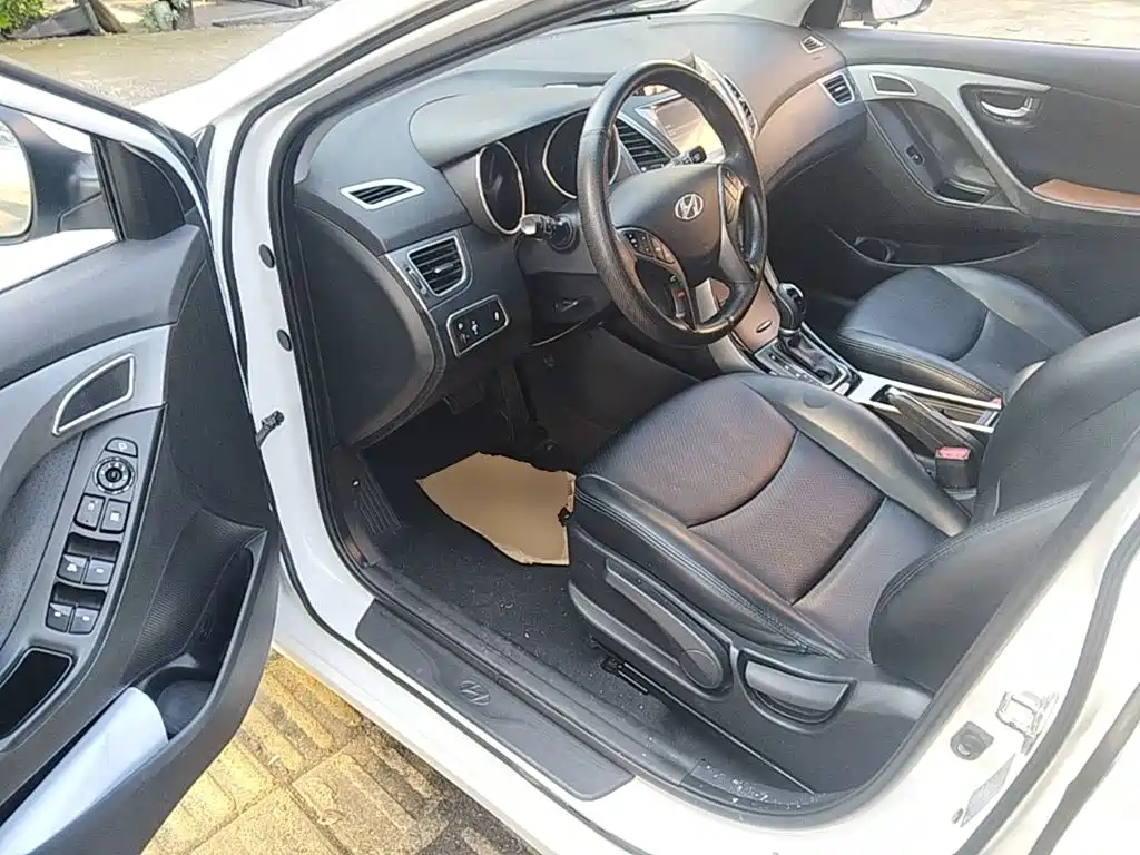 Hyundai Elantra Langdong 2016 — фото 16