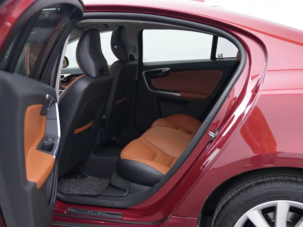 Volvo S60 2016 — фото 11