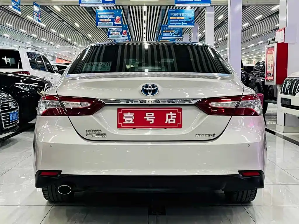 Toyota Camry 2018 — фото 5