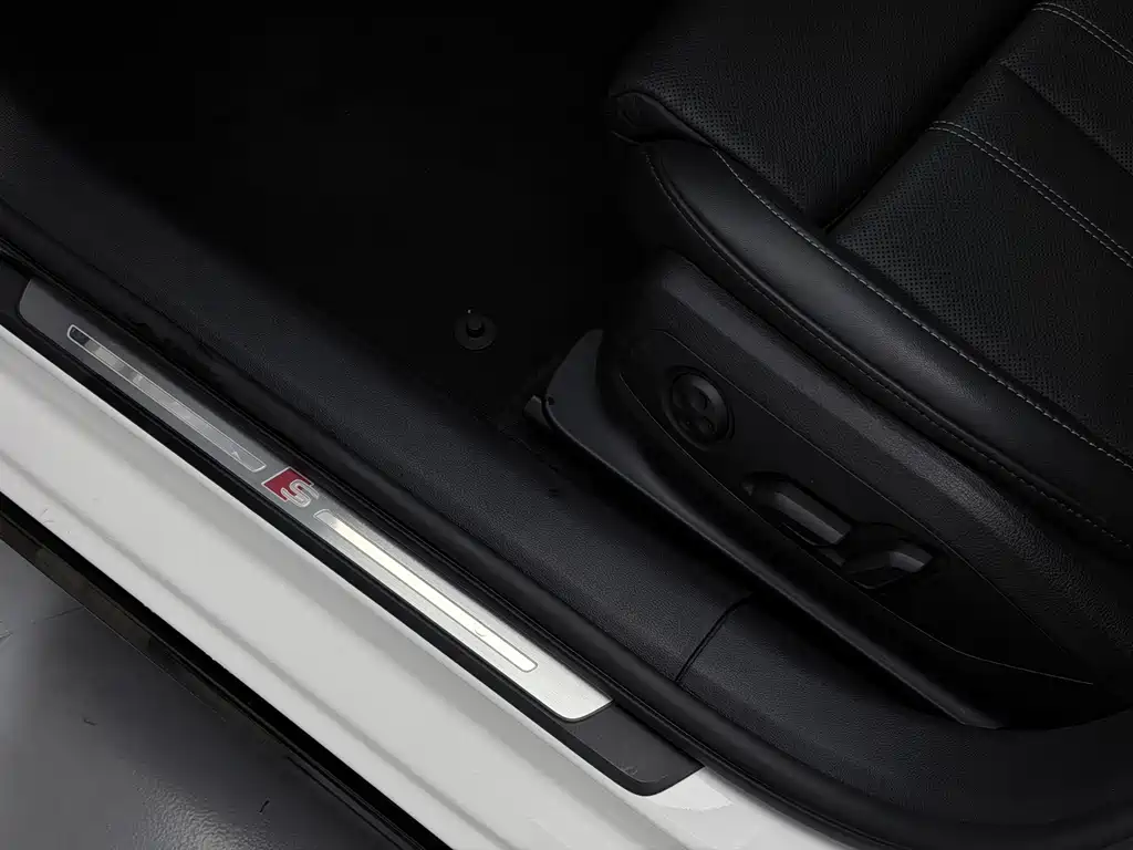 Audi A4L 2023 — фото 46