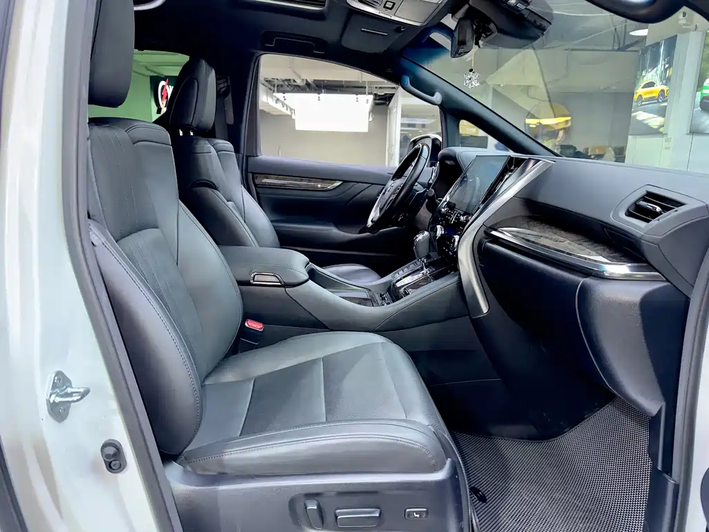Toyota Alphard 2022 — фото 26