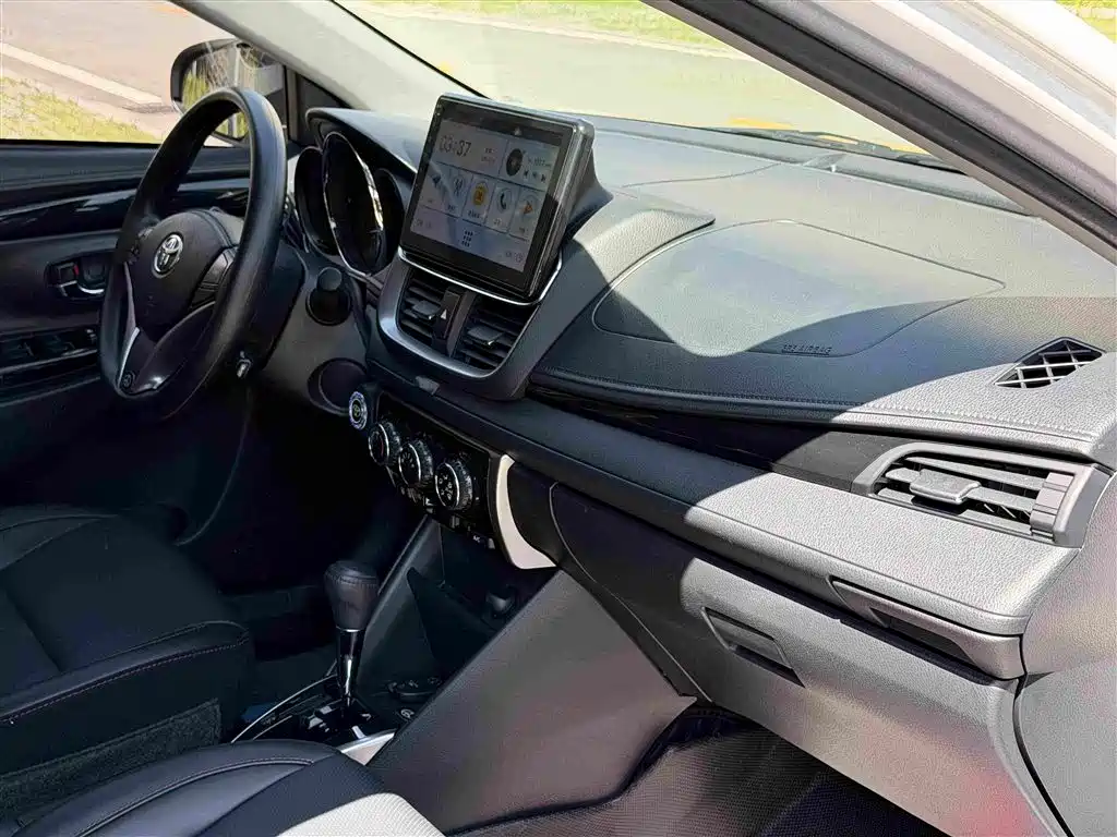 Toyota Yaris L 2023 — фото 12