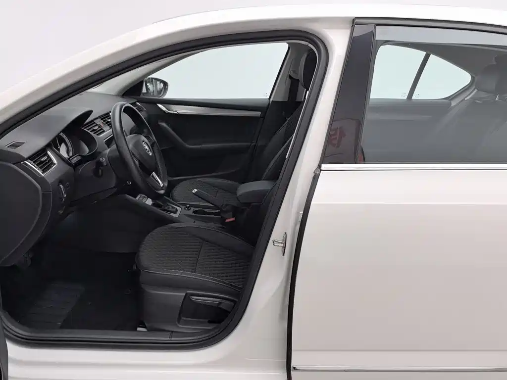 Skoda Octavia 2020 — фото 10