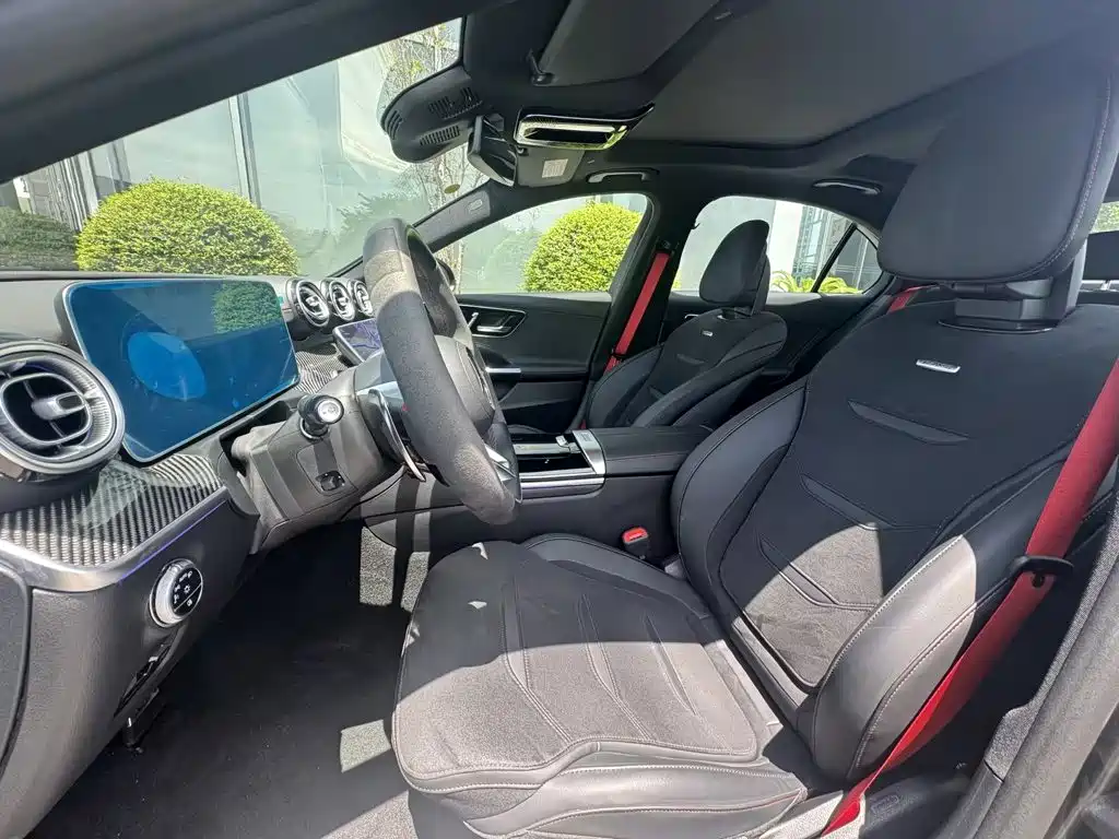 Mercedes-Benz C-Class AMG 2025 — фото 10