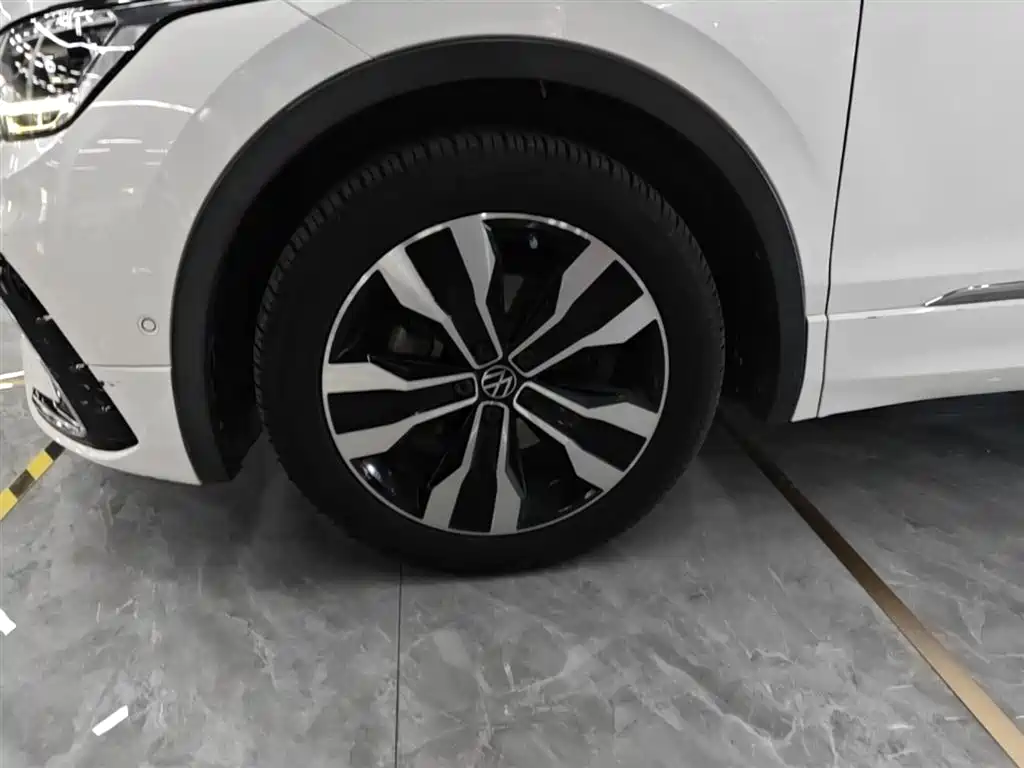 Volkswagen Tiguan L 2021 — фото 23
