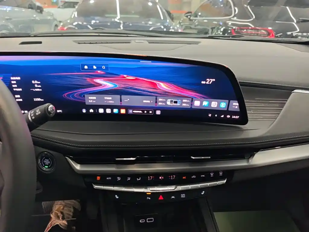 Cadillac XT4 2025 — фото 13