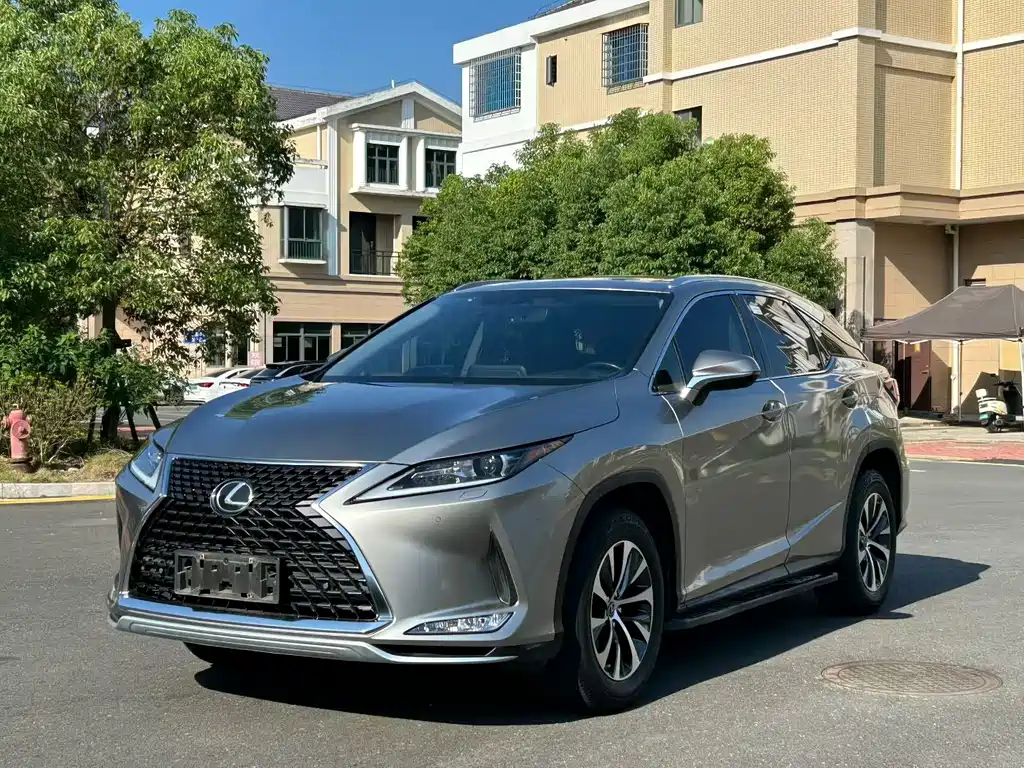 Lexus RX 2022 — фото 1