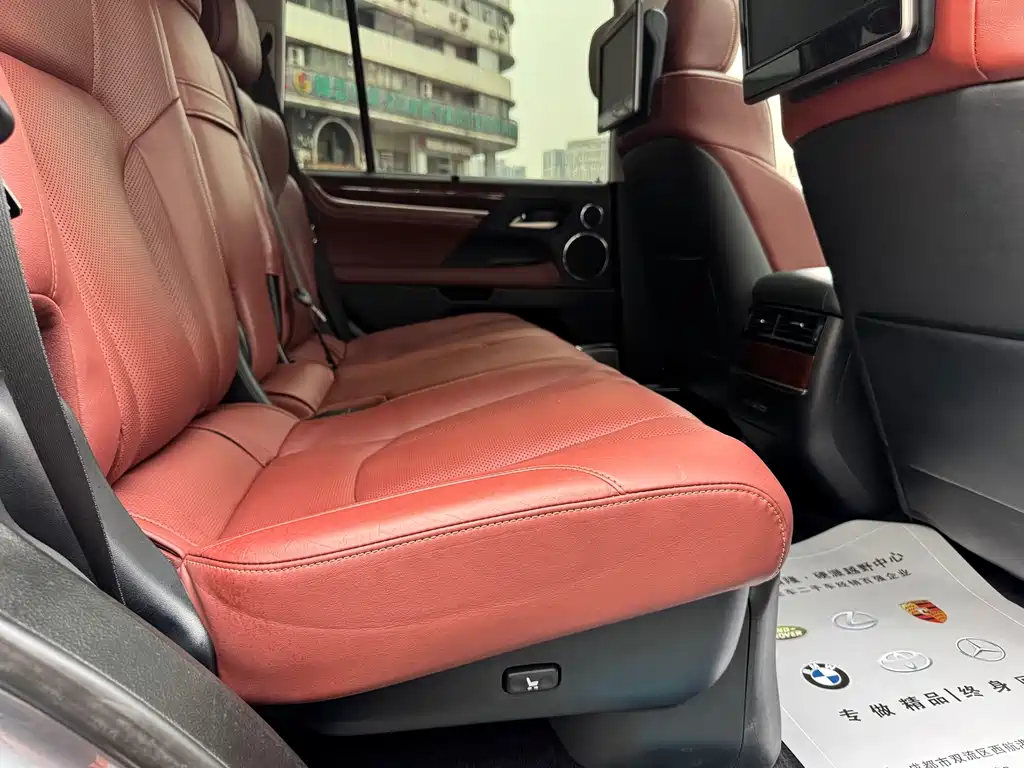 Lexus LX 2018 — фото 11