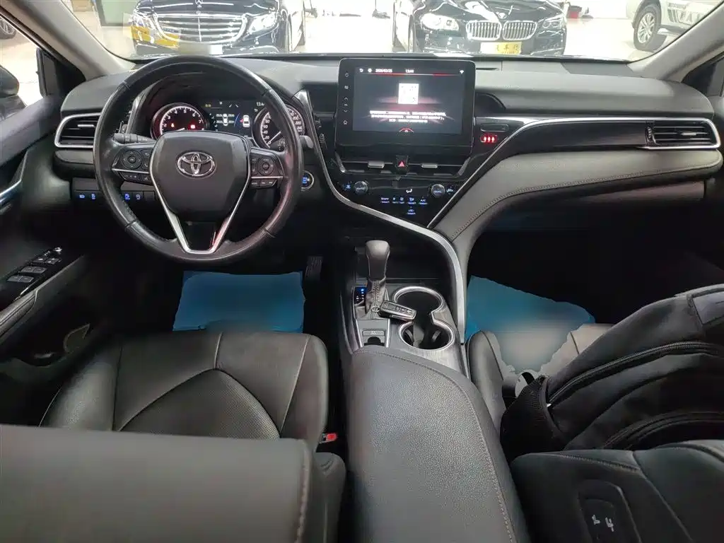 Toyota Camry 2022 — фото 10
