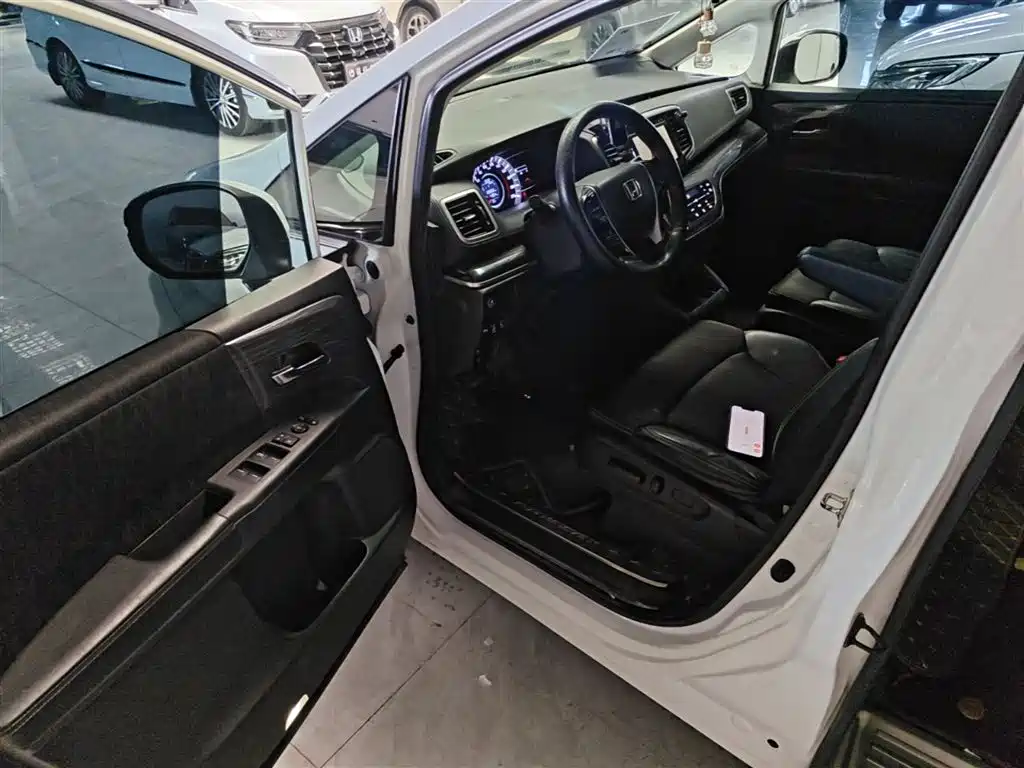 Honda Odyssey 2015 — фото 16