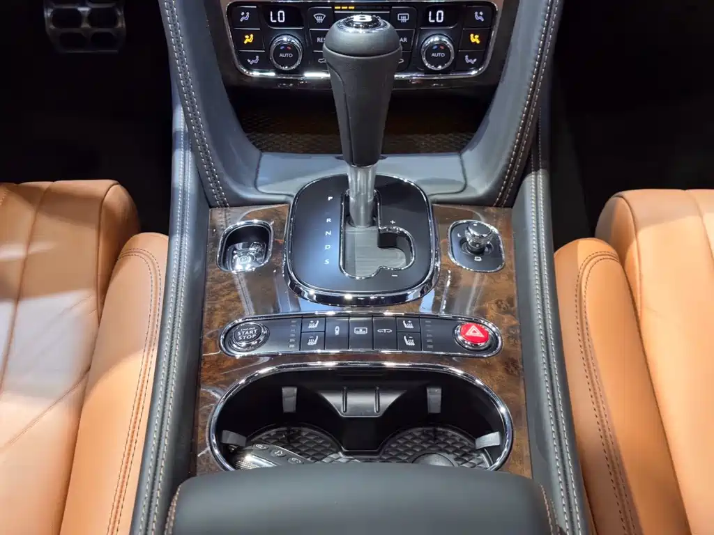 Bentley Flying Spur 2019 — фото 11