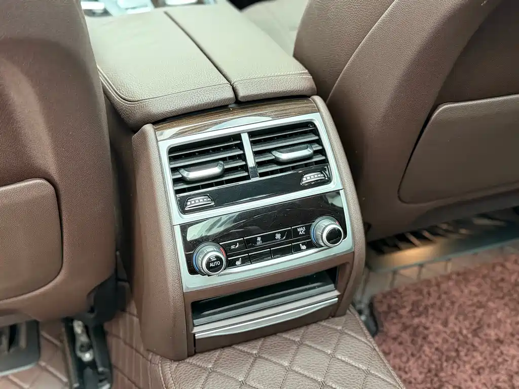 BMW 7 Series 2017 — фото 12