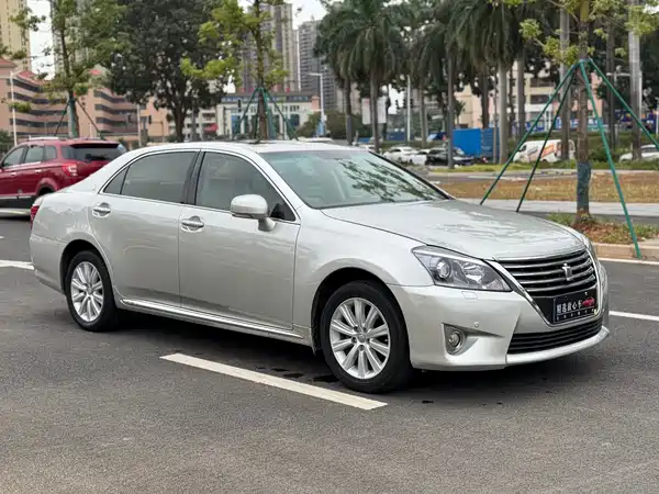 Toyota Crown 2013