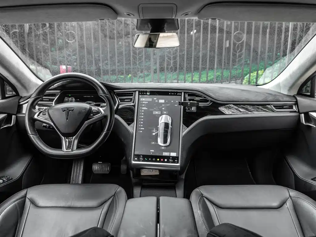 Tesla Model S 2017 — фото 11