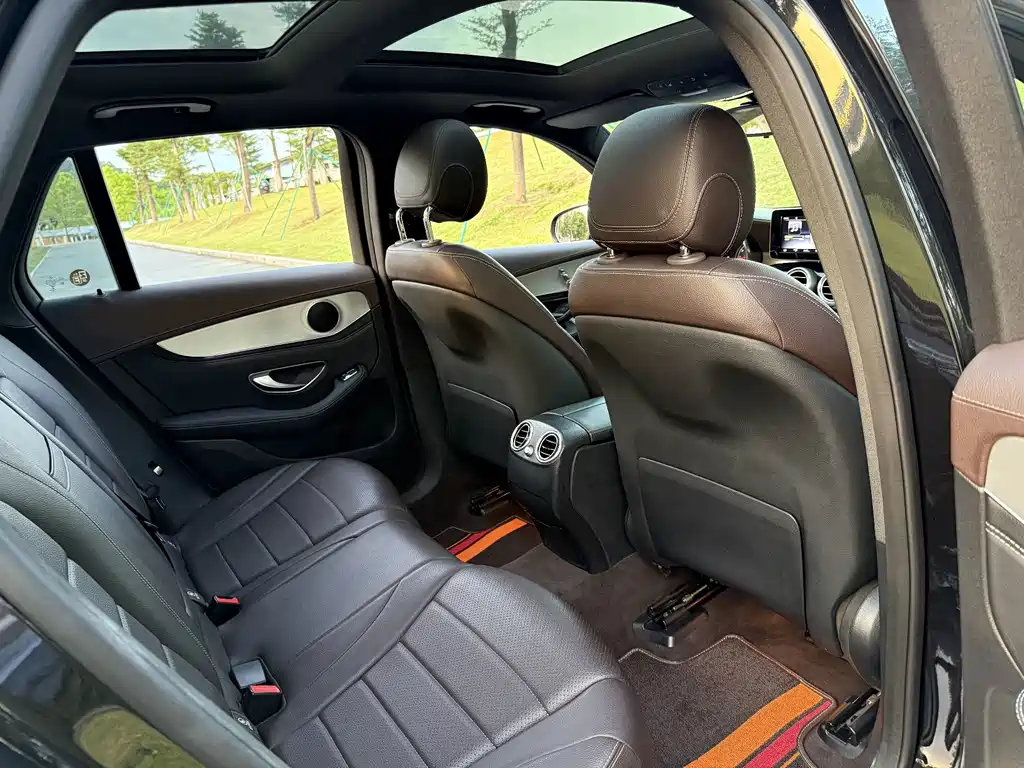 Mercedes-Benz GLC 2017 — фото 14