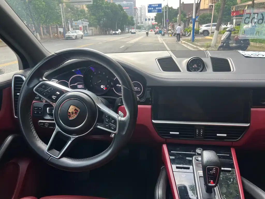 Porsche Cayenne 2018 — фото 27