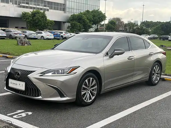 Lexus ES 2019
