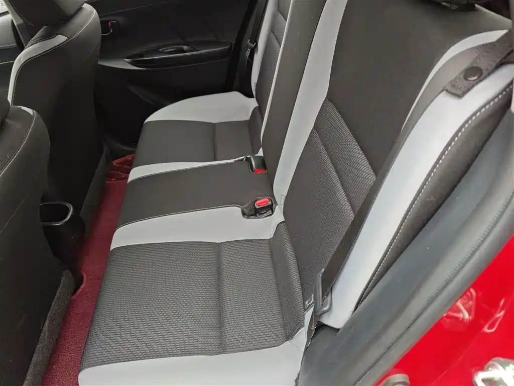 Toyota Yaris L 2021 — фото 17