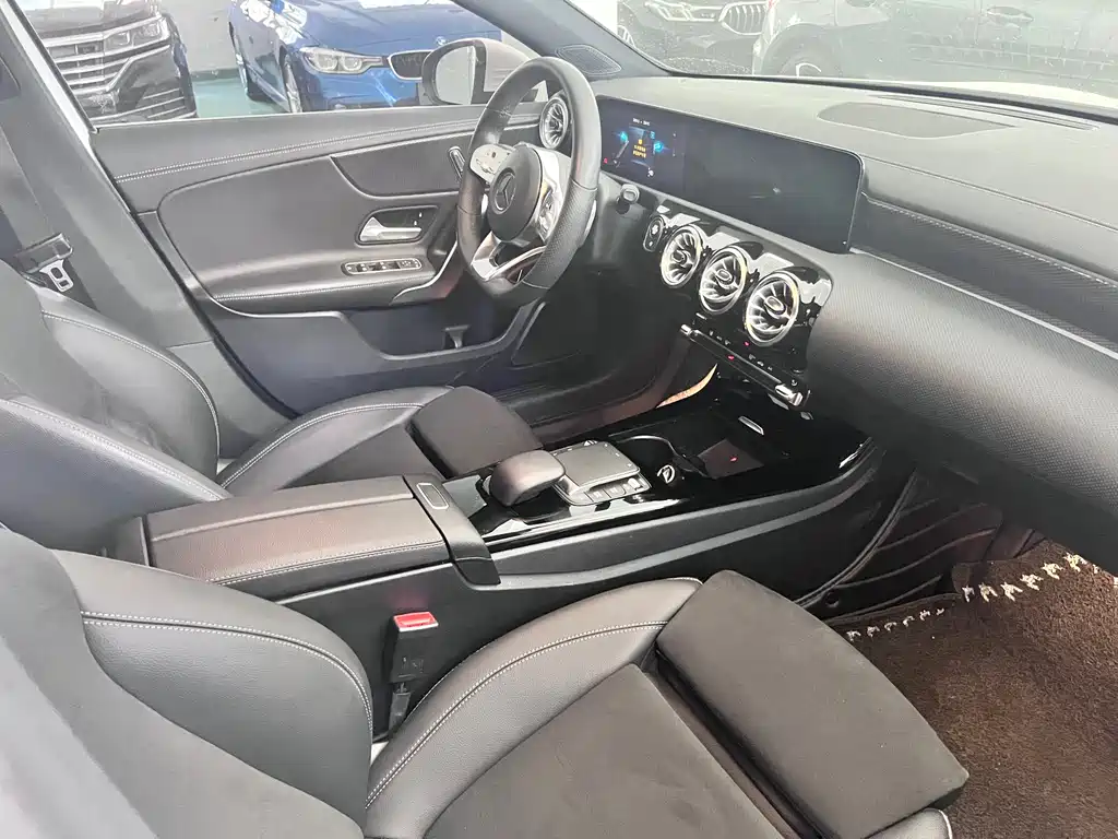 Mercedes-Benz A-Class 2023 — фото 13