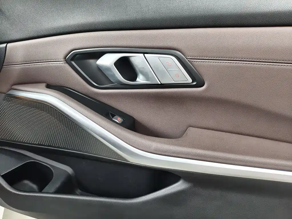 BMW 3 Series 2021 — фото 16