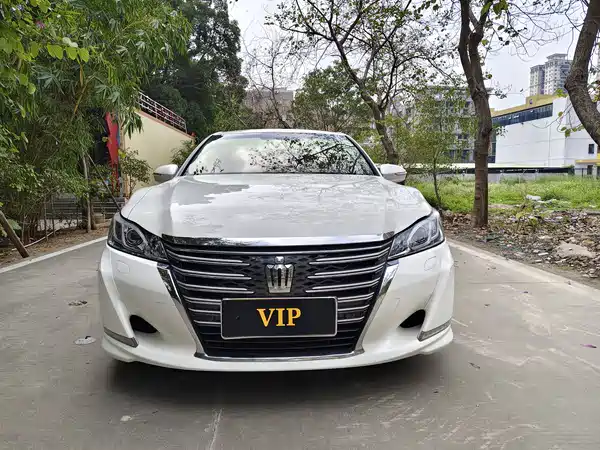 Toyota Crown 2015