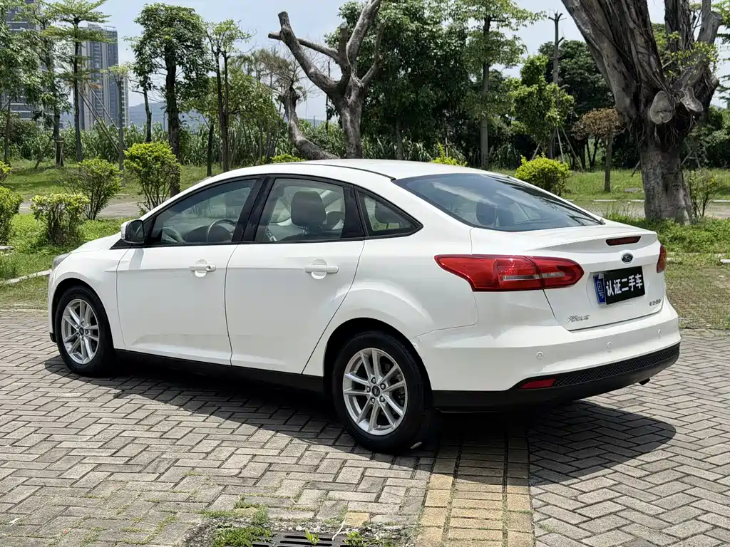 Ford Focus 2015 — фото 14