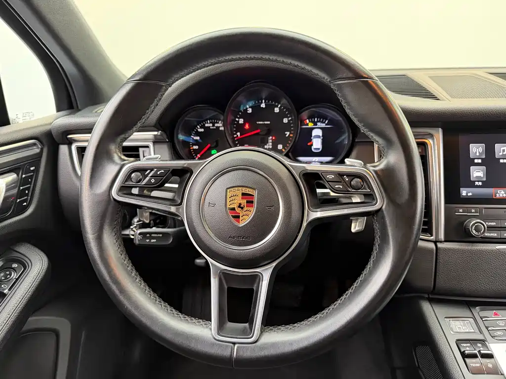 Porsche Macan 2016 — фото 14