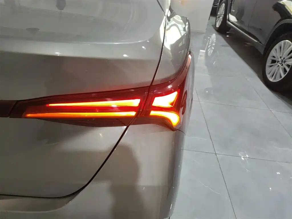 Toyota Avalon 2023 — фото 24