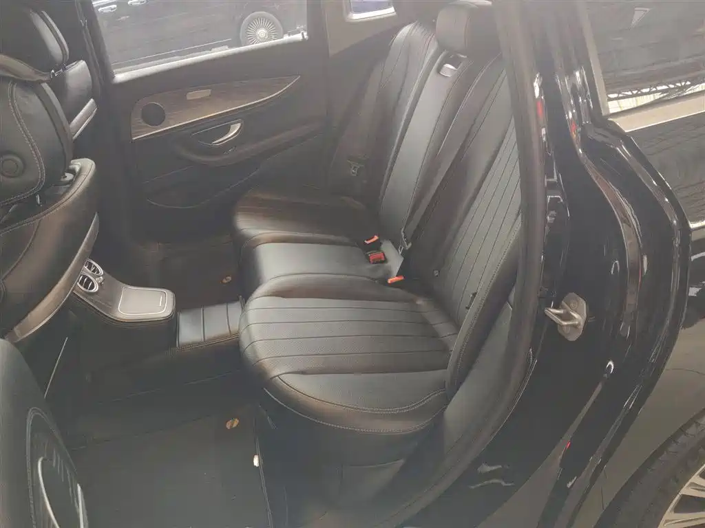 Mercedes-Benz E-Class 2022 — фото 17