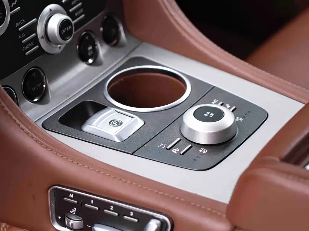 Aston Martin Rapide 2011 — фото 5