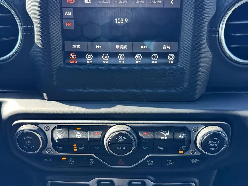 Jeep Wrangler 2020 — фото 22