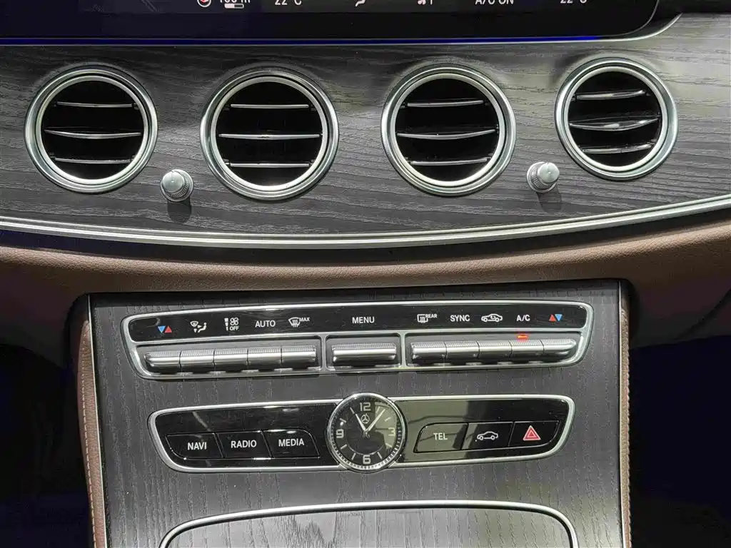 Mercedes-Benz E-Class 2020 — фото 11
