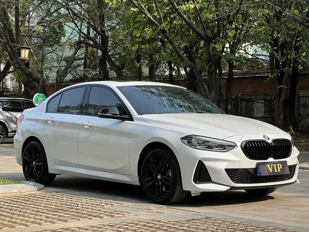 BMW 1 Series 2023 — фото 10