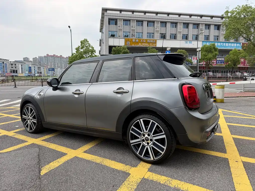 MINI MINI 2020