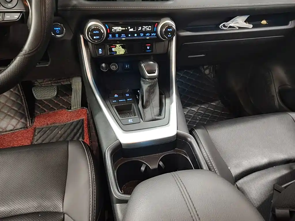 Toyota Wildlander 2020 — фото 10