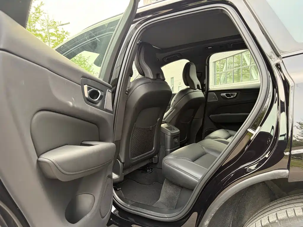 Volvo XC60 PHEV 2025 — фото 7