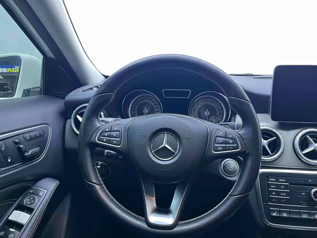 Mercedes-Benz GLA 2017 — фото 19