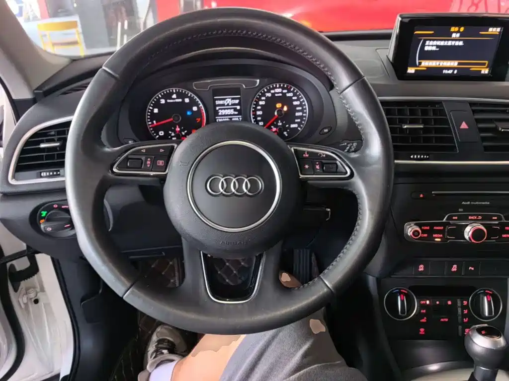 Audi Q3 2019 — фото 11