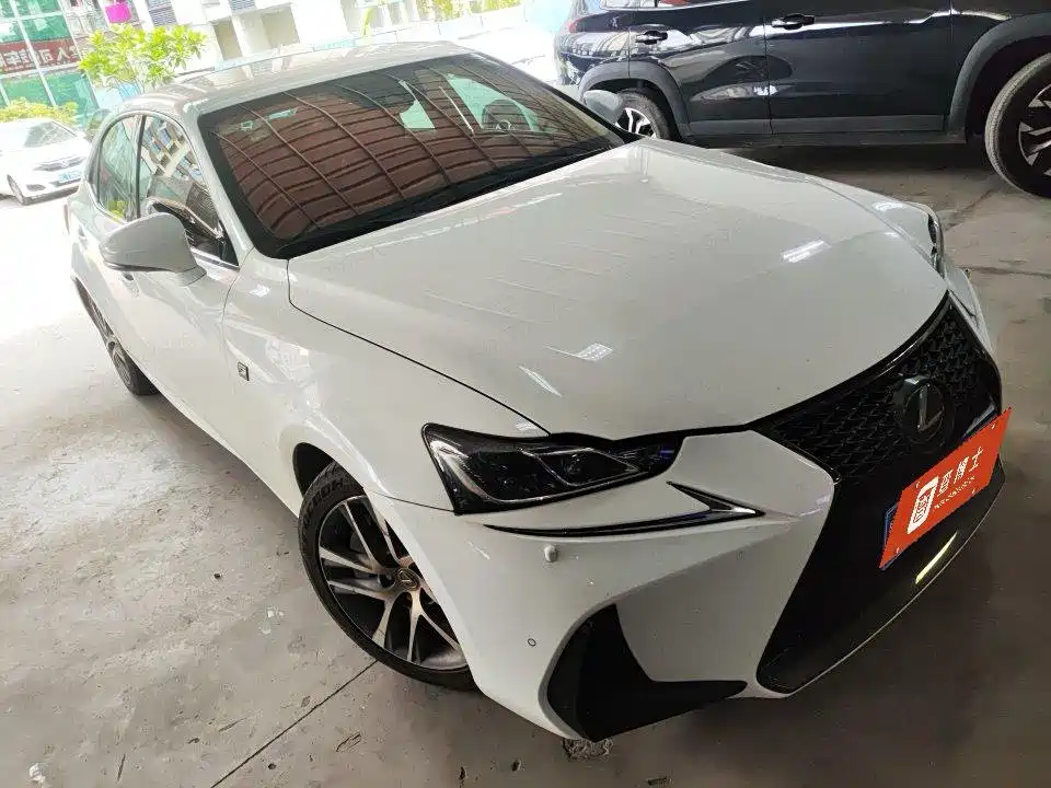 Lexus IS 2018 — фото 5