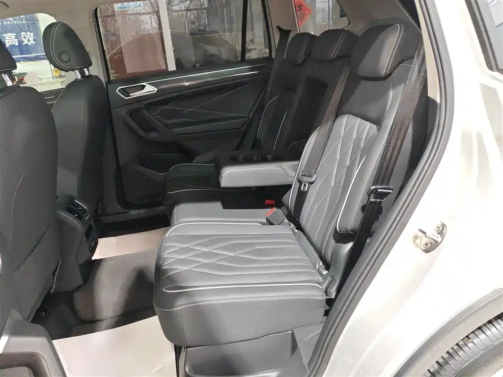 Volkswagen Tiguan L 2023 — фото 13