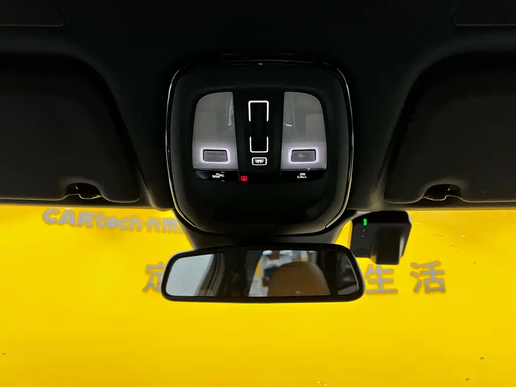 Volvo XC60 2022 — фото 25