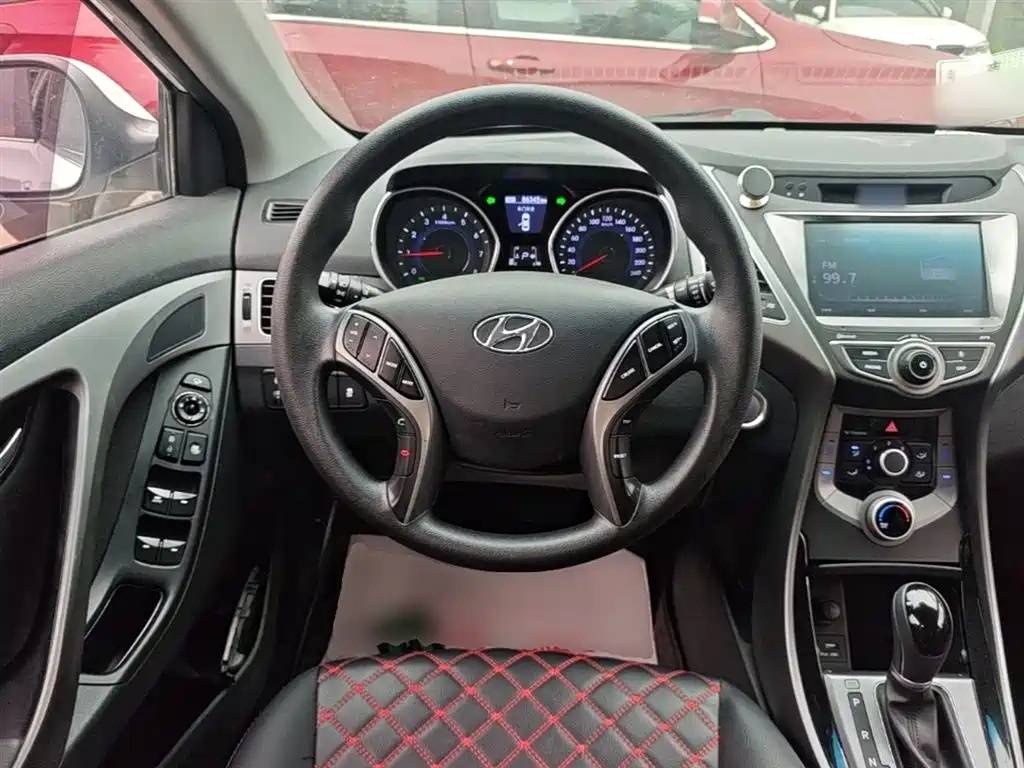 Hyundai Elantra Langdong 2017 — фото 11